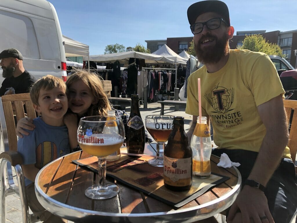 Cédric with Beatrix and Hugo at a farmers' market in Belgium