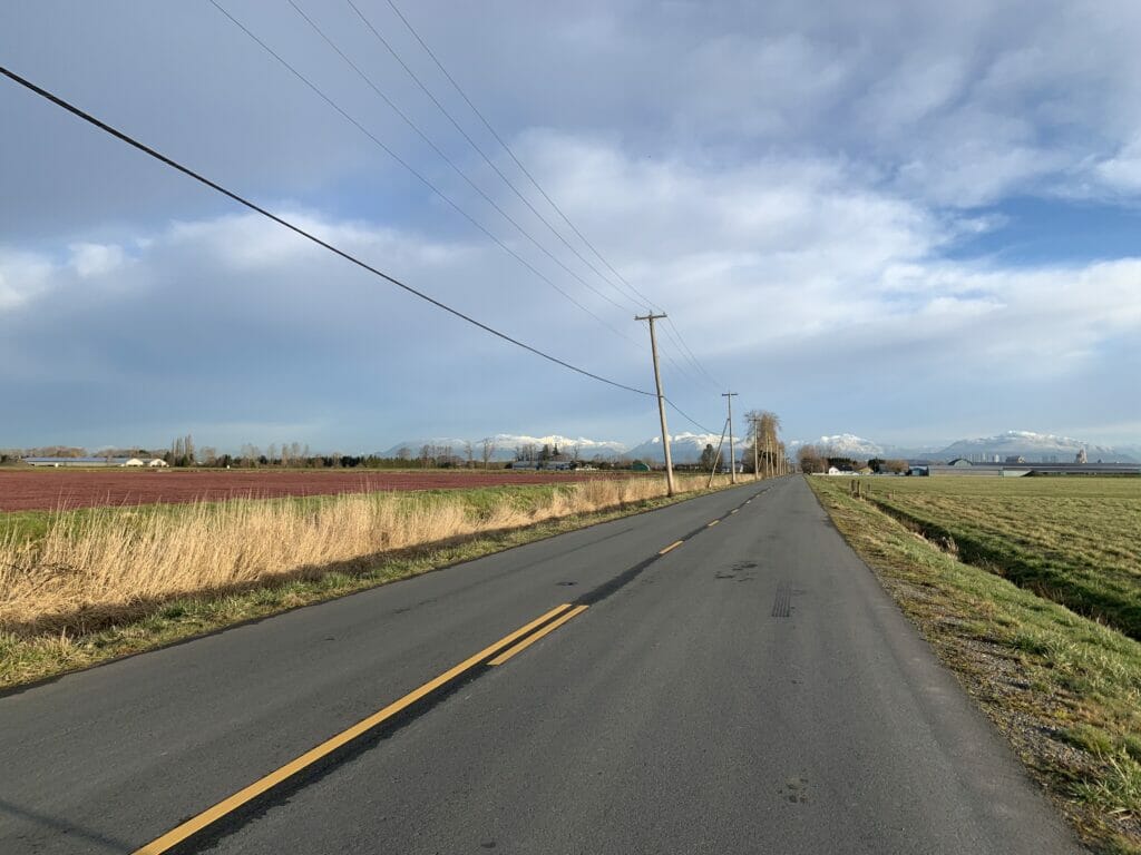 The landscape as you cycle the farm road between Barnside Brewing and Four Winds Brewing